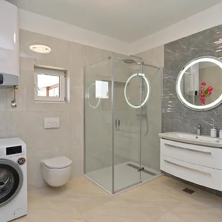 Fuer 6 Personen Ca 120 Qm In Fazana-surida, Istrien Istrische Riviera Apartment Valbandon