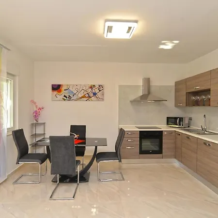 Apartment Fuer 6 Personen Ca 120 Qm In Fazana-surida, Istrien Istrische Riviera Valbandon